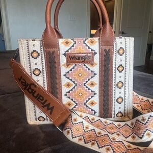 Wrangler Tan and Cream Geometric Tote Bag